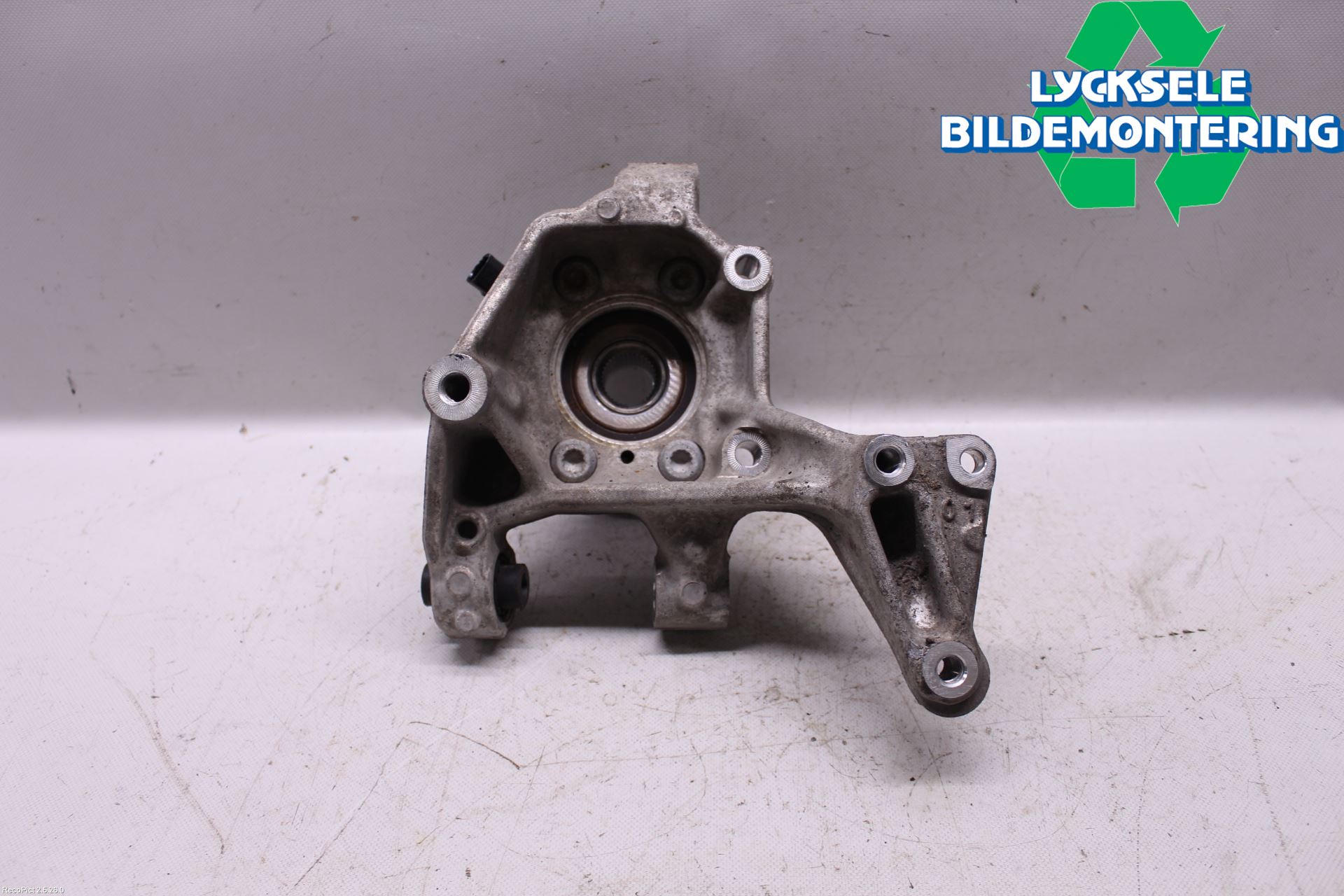 Skoda SUPERB 09-15 Hjullagerhus-Spindel Vä B