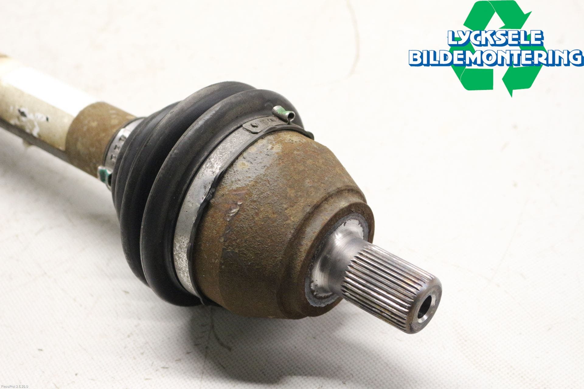 Ford FOCUS 08-11 Drivaxel Fram Höger