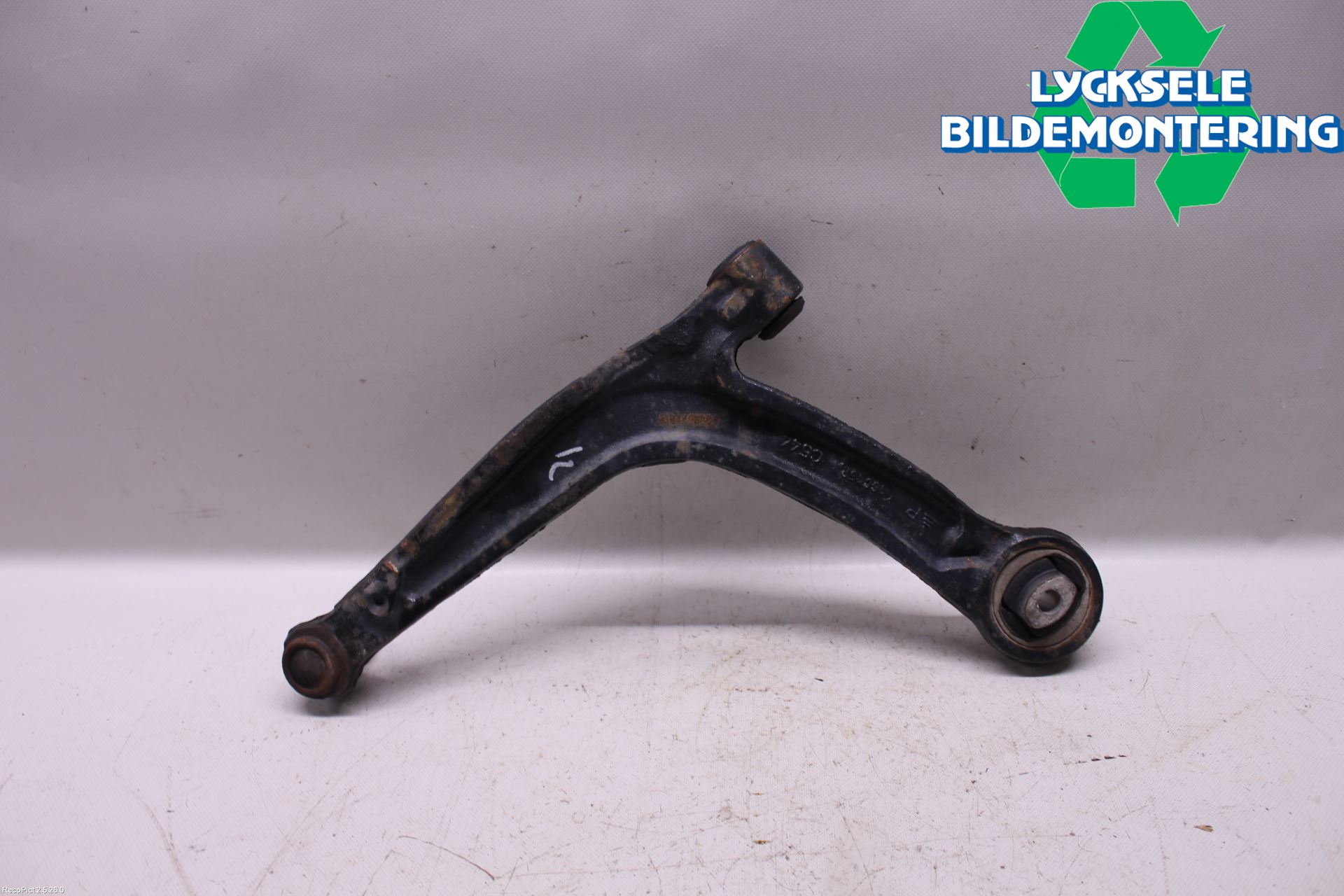 Ford KA 09-16 Bärarm Fram Undre Vä