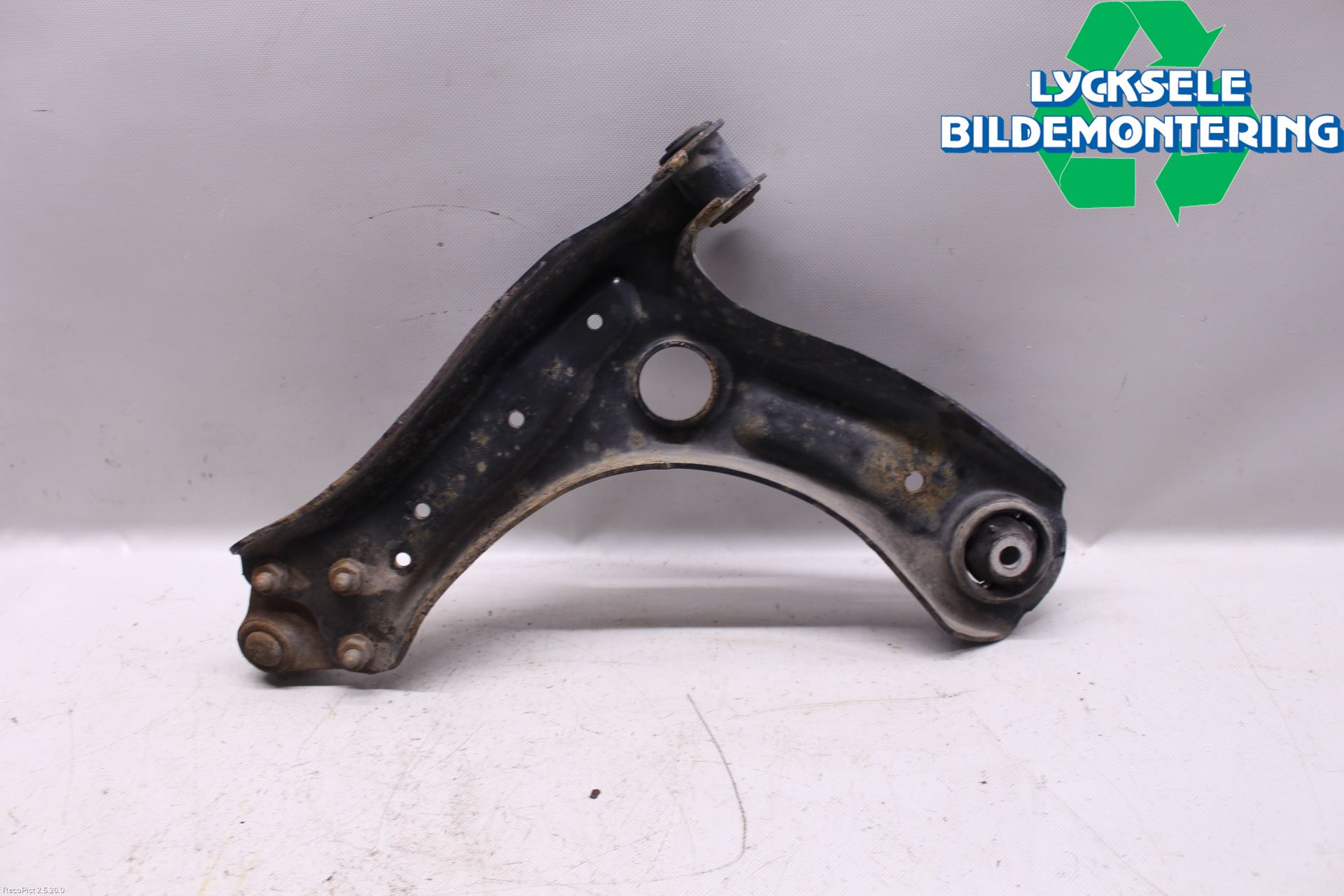 Skoda FABIA 07-14 Bärarm Fram Undre Vä