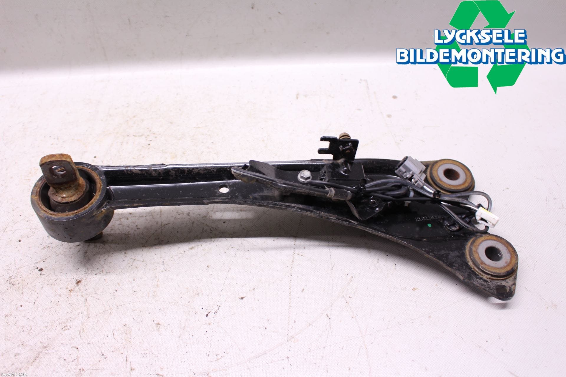 Toyota AURIS 13-19 Bärarm Bak Vänster