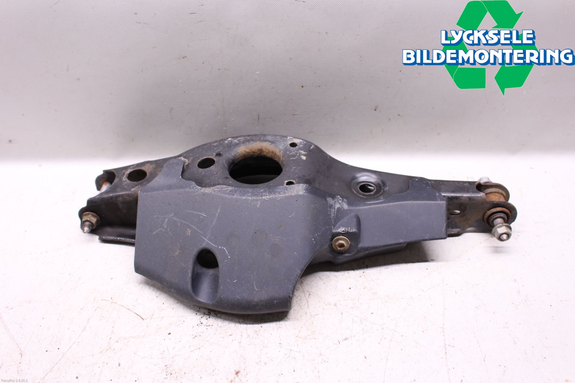 Toyota AURIS 13-19 Bärarm Bak Vänster