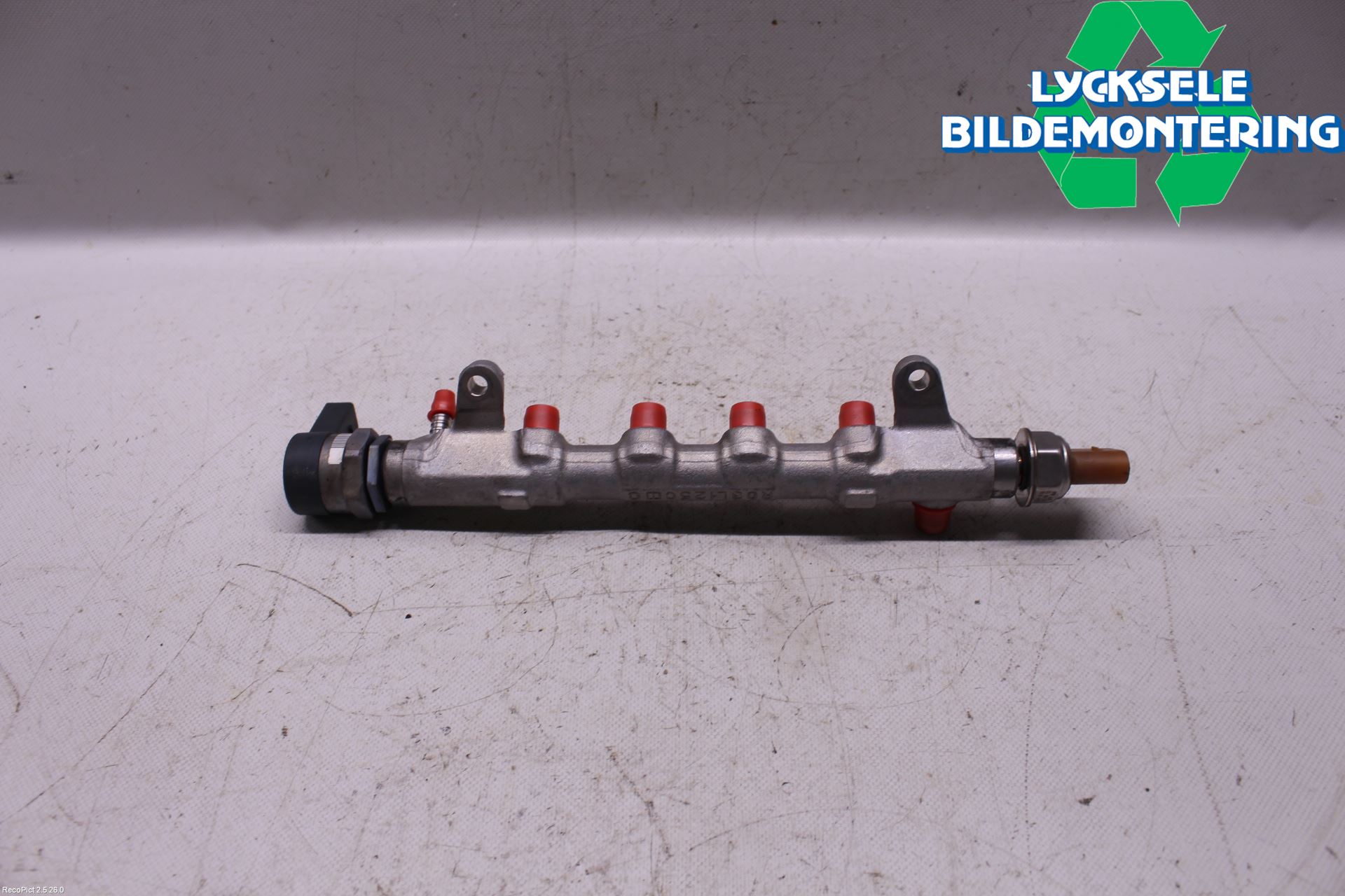 Volkswagen VW PASSAT 11-14 Inj. Fuelrail