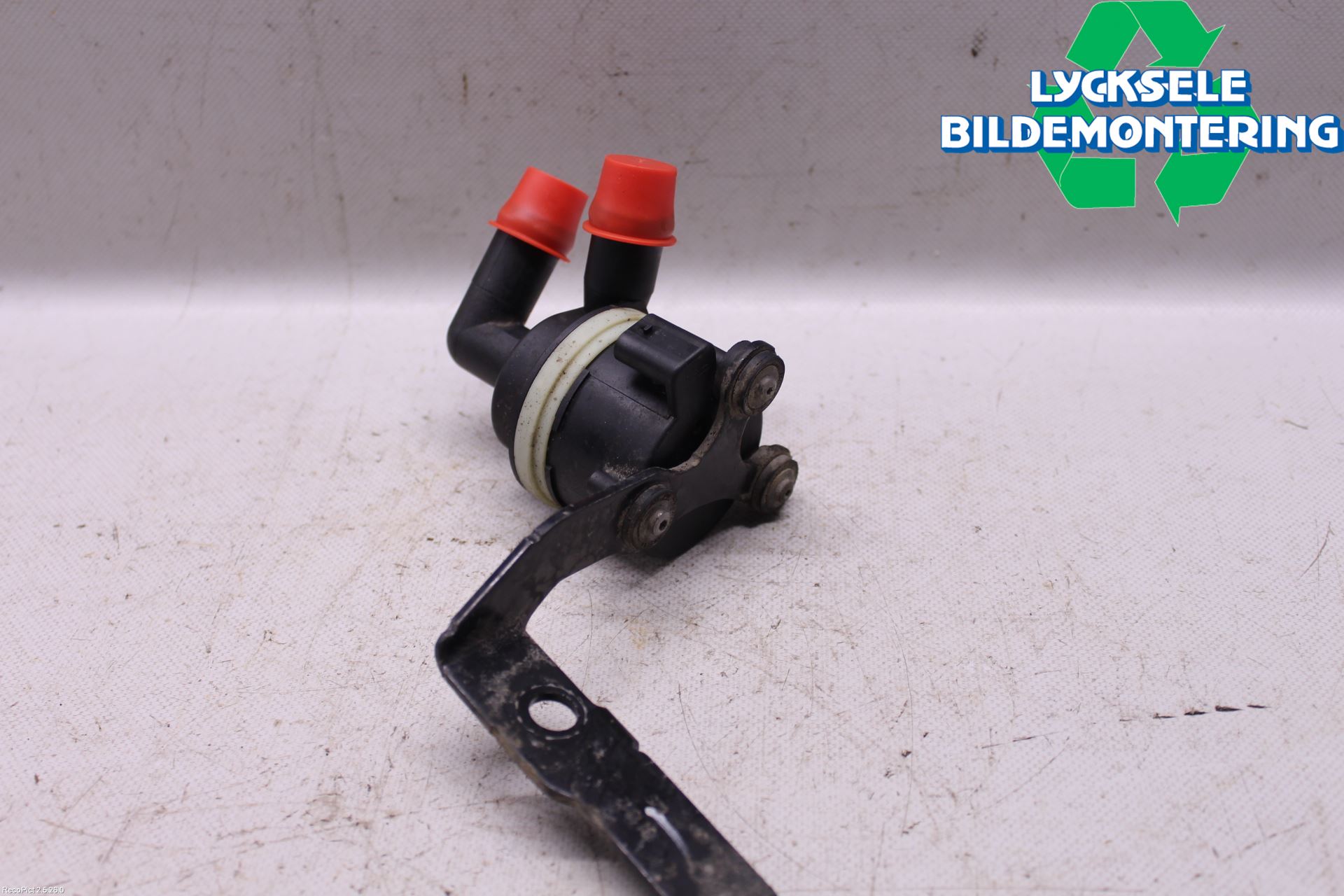 Volkswagen VW PASSAT 11-14 Vattenpump