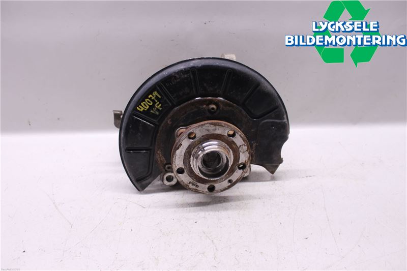 Volkswagen VW PASSAT 11-14 Styrspindel Lagerhus Vä