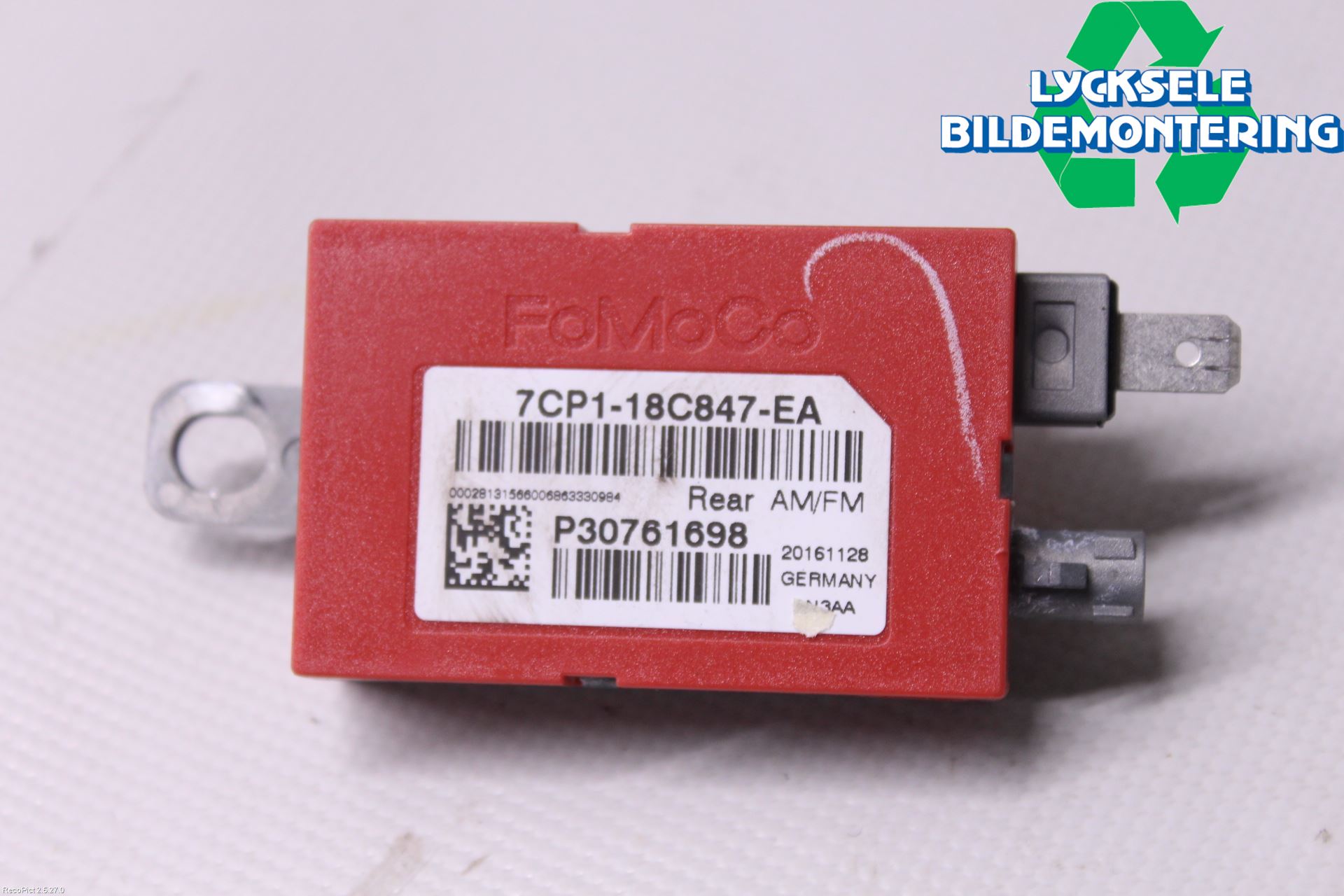 Ford KUGA 17-19 Antennförstärkare