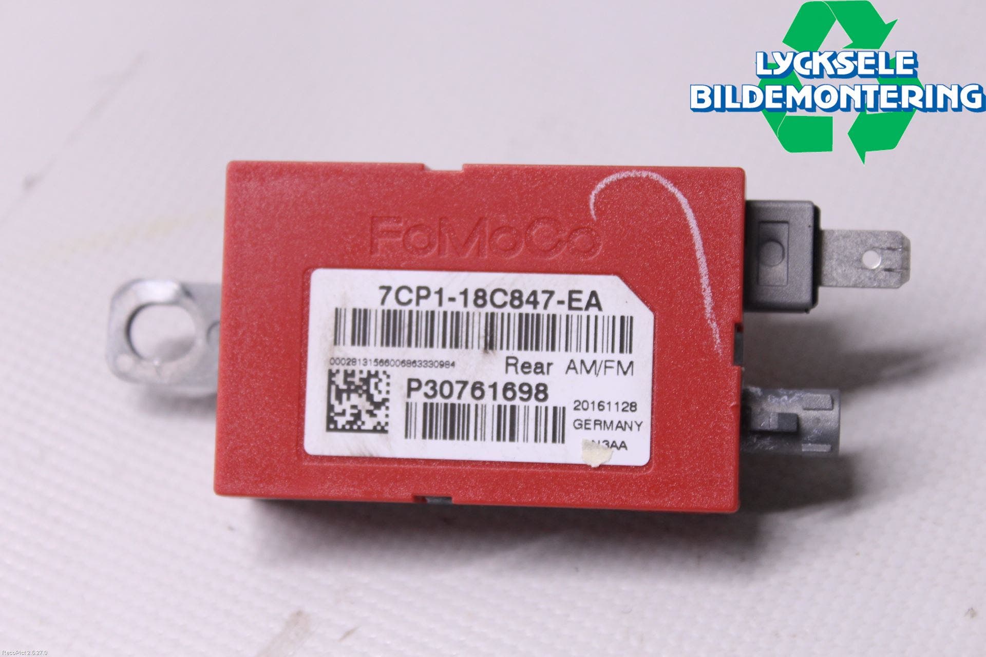 Ford KUGA 17-19 Antennförstärkare