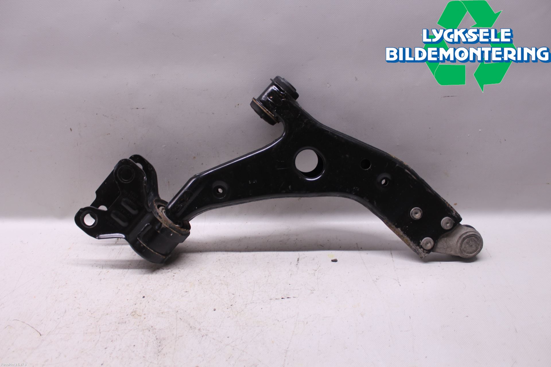 Ford KUGA 17-19 Bärarm Fram Undre Vä