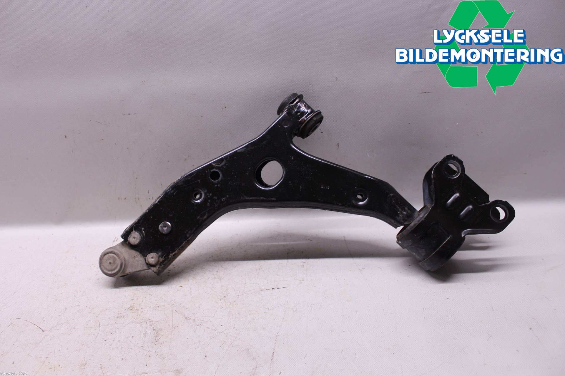 Ford KUGA 17-19 Bärarm Fram Undre Hö