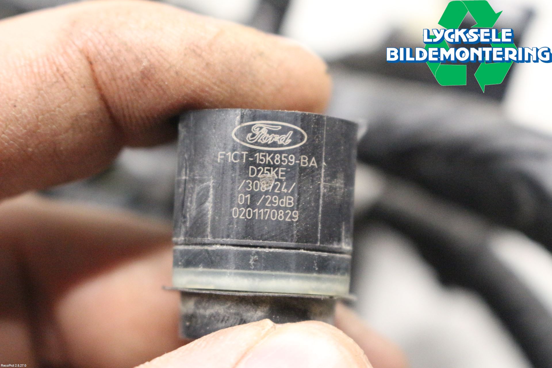 Ford KUGA 17-19 Parkeringshjälp Backsensor