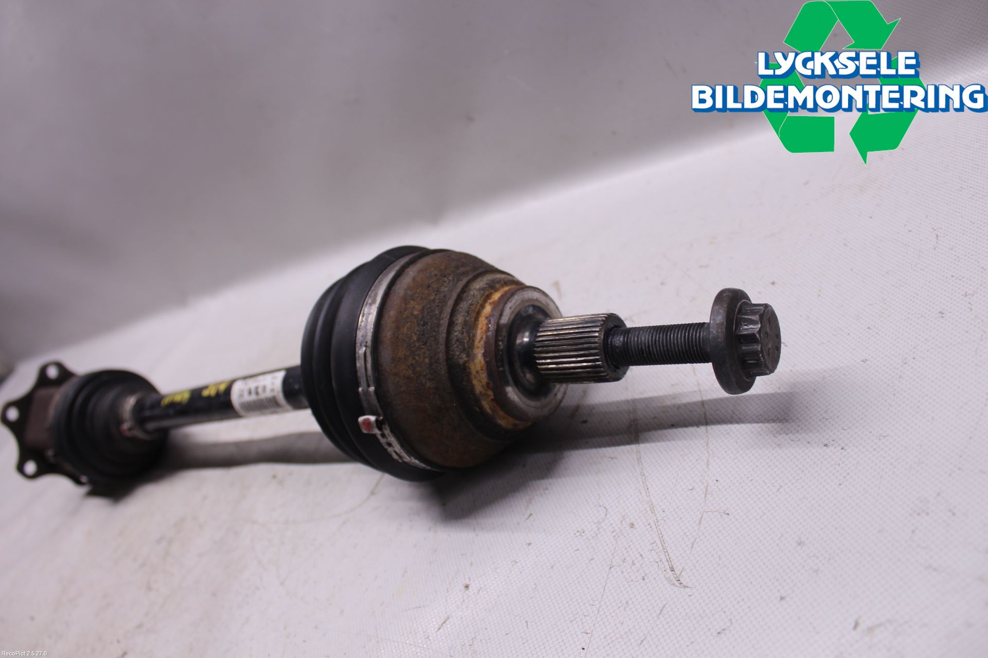 Volkswagen VW PASSAT 11-14 Drivaxel Fram Höger