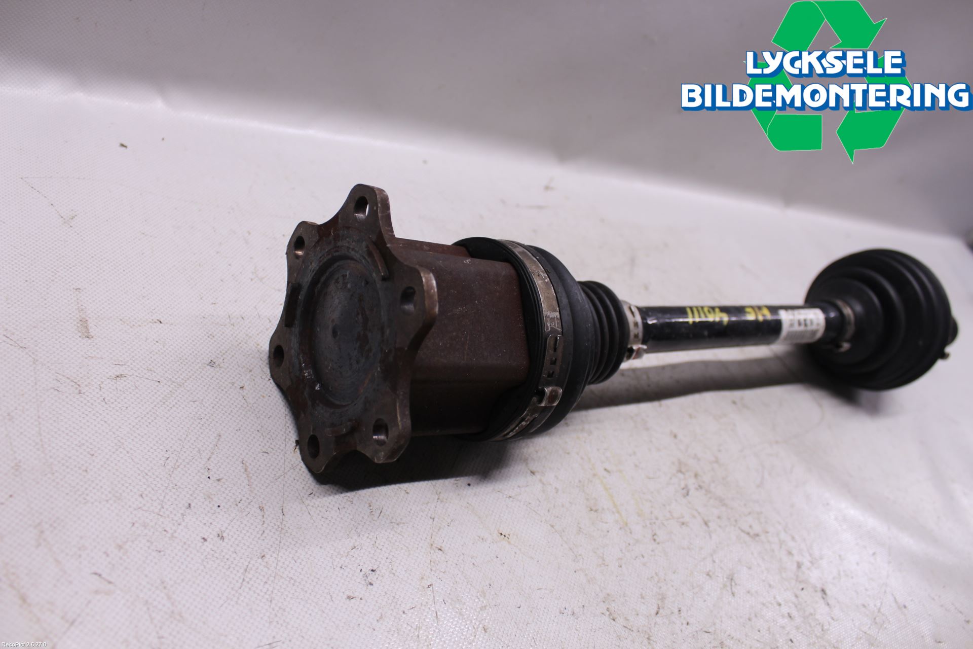Volkswagen VW PASSAT 11-14 Drivaxel Fram Höger