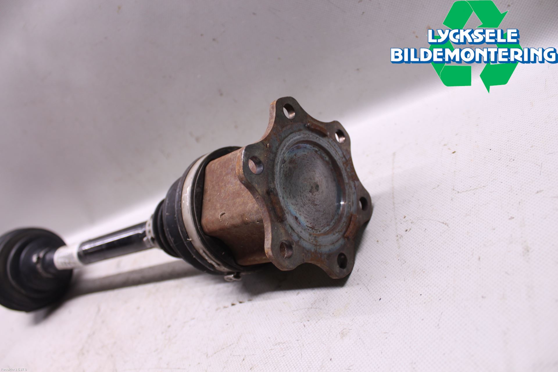 Volkswagen VW PASSAT 11-14 Drivaxel Fram Höger
