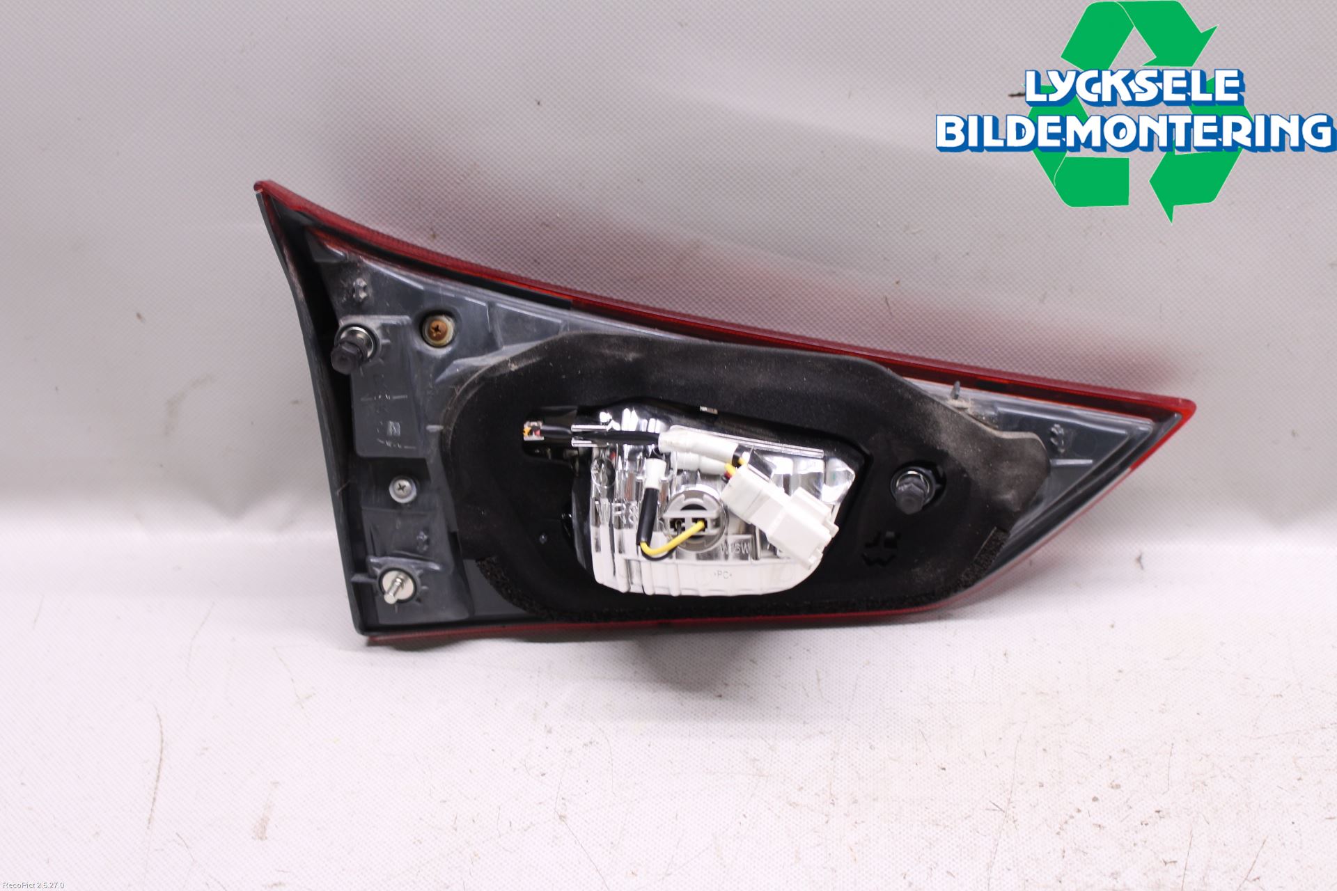 Toyota AURIS 13-19 Bakljus Lucka Hö