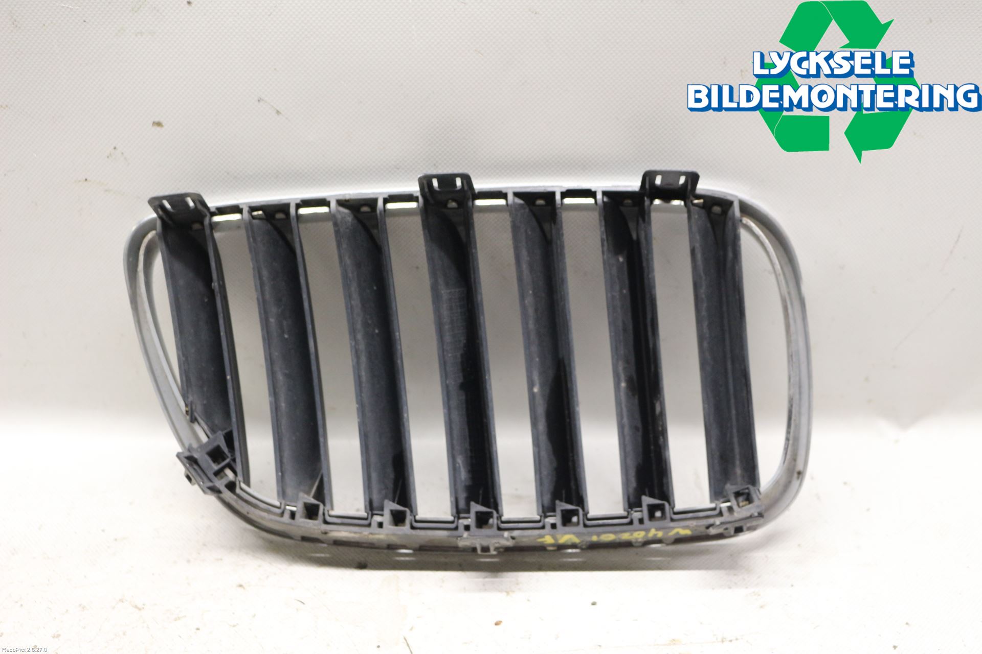 BMW X3 E83     03-10 Grilldel Vänster
