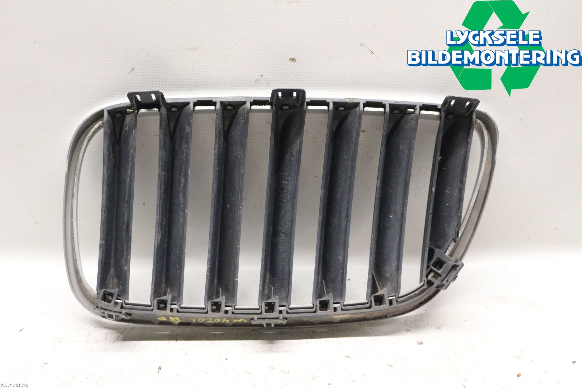 BMW X3 E83     03-10 Grilldel Höger