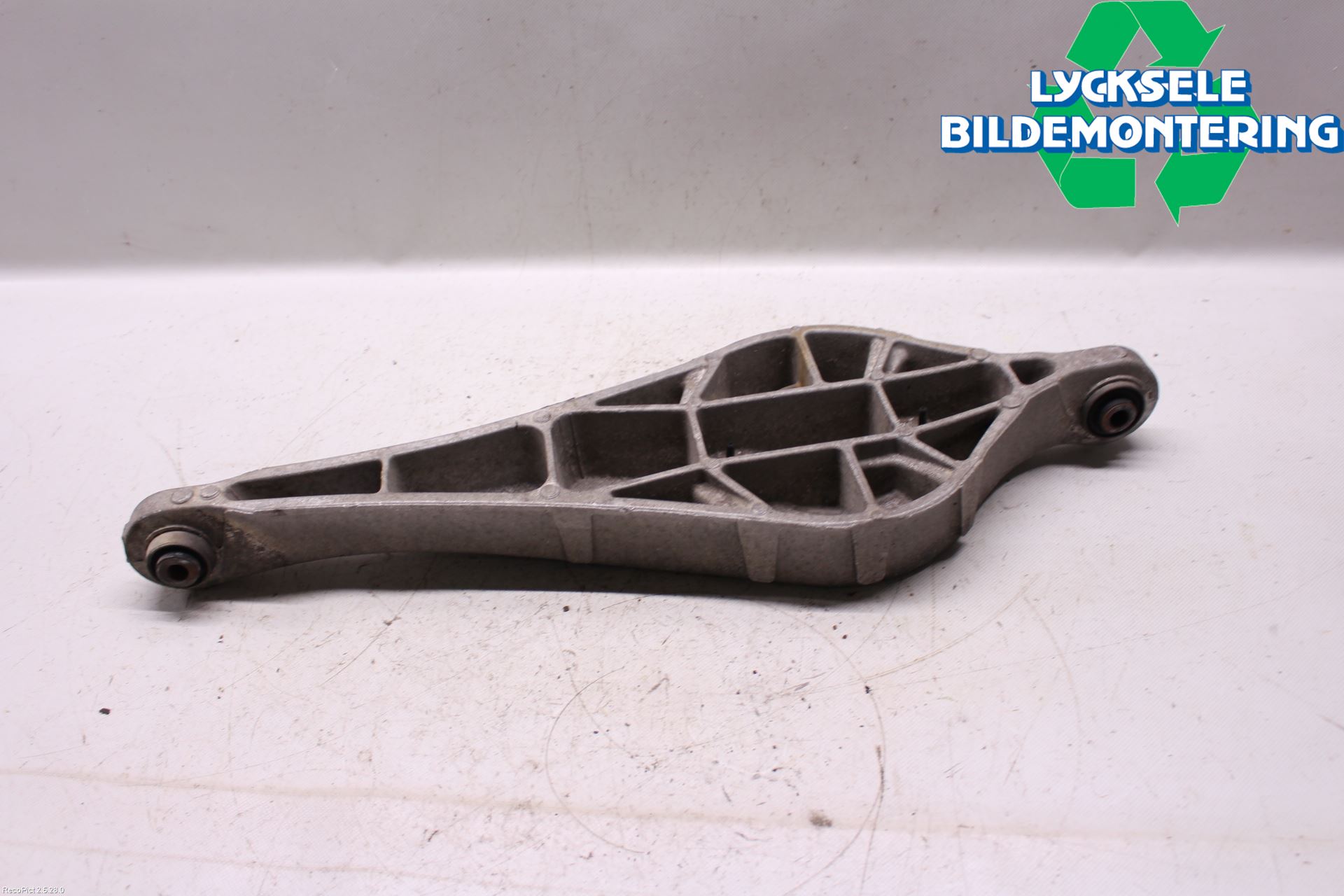 Volvo XC70 08-13 Bärarm Bak Höger