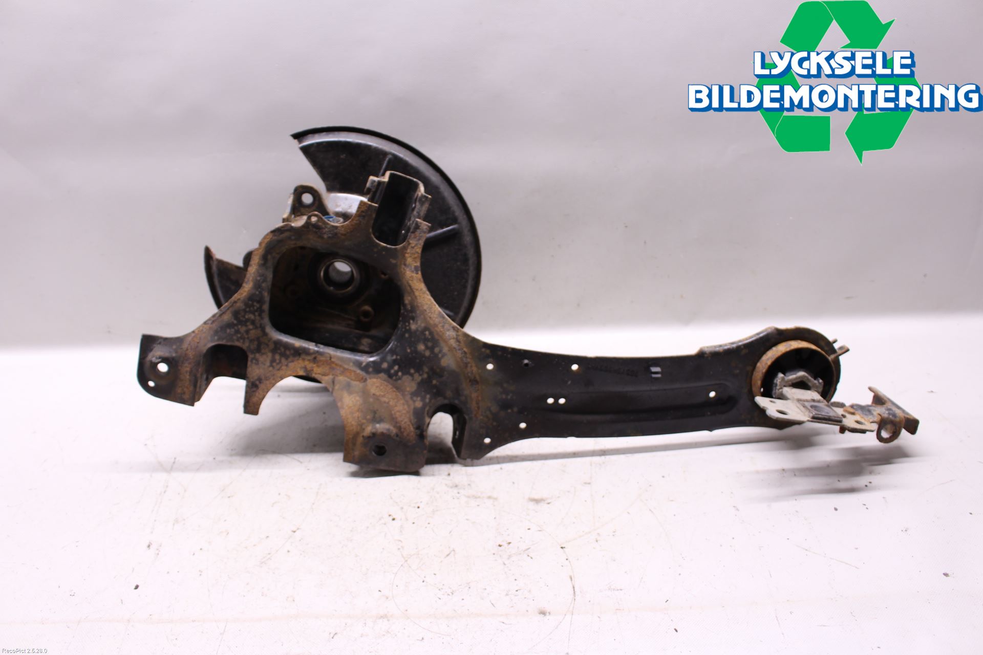 Volvo XC70 08-13 Hjullagerhus Bak Vä