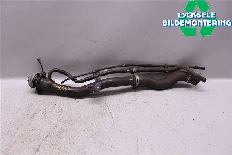 Mitsubishi L200 16-23 Bränslepåfyllnrör-Slang