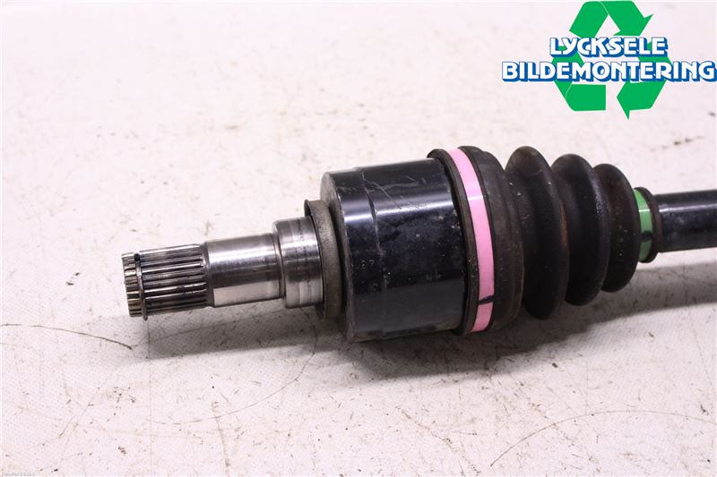 Mazda 3 III 14-19 Drivaxel Fram Vänster