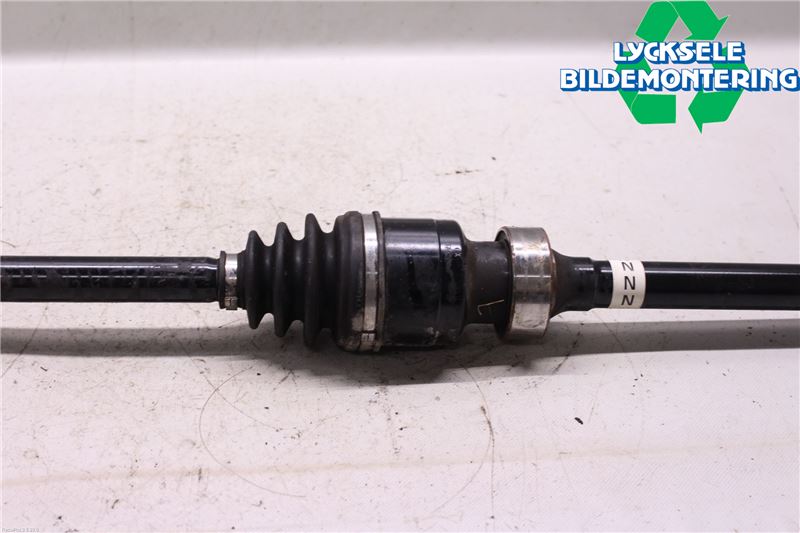 Mazda 3 III 14-19 Drivaxel Fram Höger