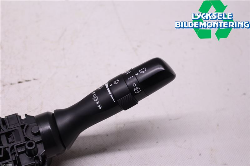 Toyota AURIS 10-12 Spakcentral