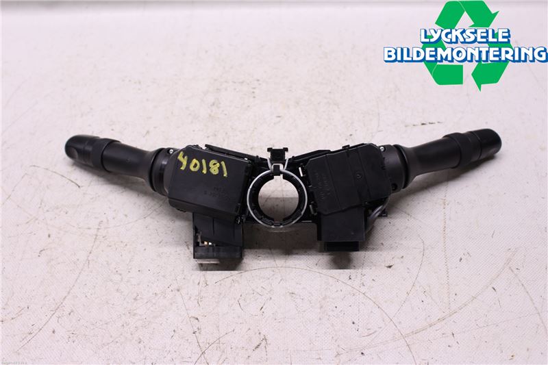 Toyota AURIS 10-12 Spakcentral