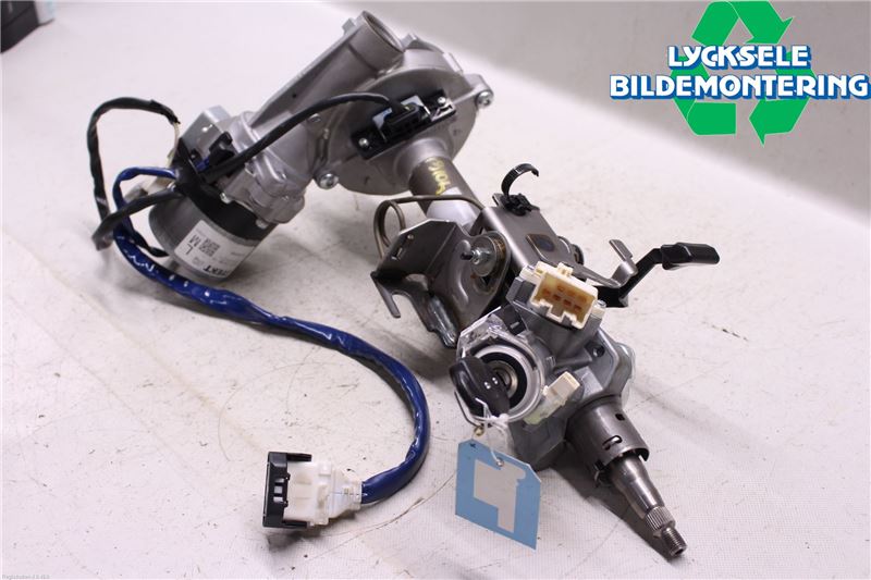 Toyota AURIS 10-12 Rattaxelagg Med Inb Servo