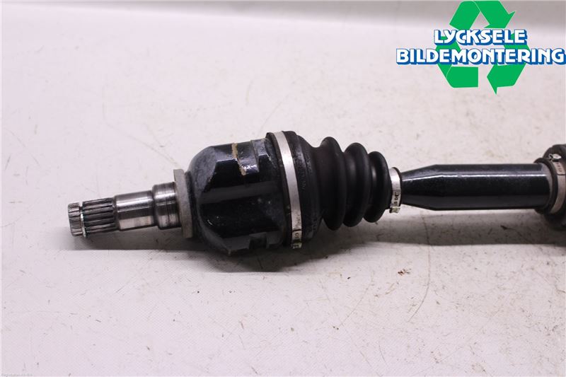 Toyota AURIS 10-12 Drivaxel Fram Höger