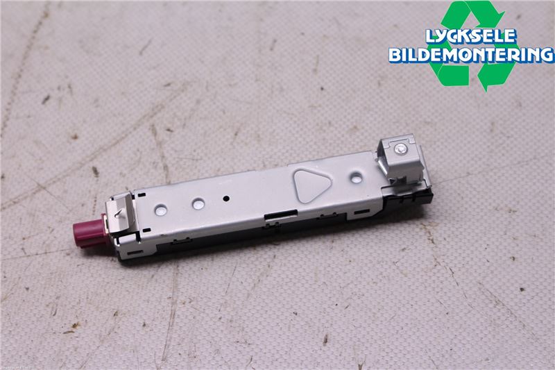 Volkswagen VW POLO VI 18->> Antennförstärkare