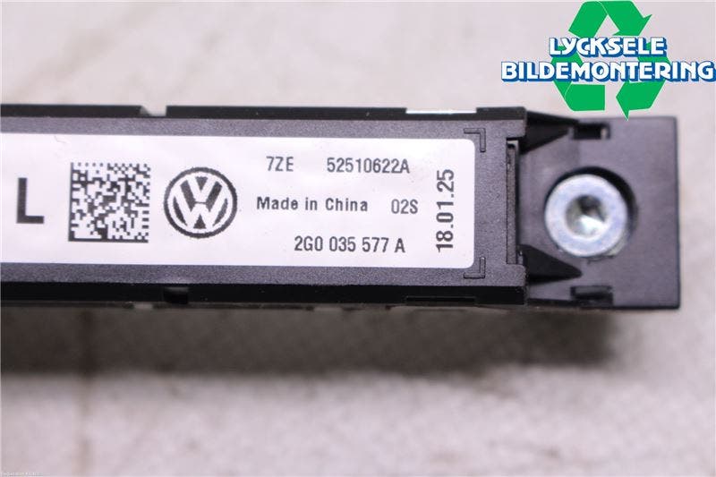 Volkswagen VW POLO VI 18->> Antennförstärkare