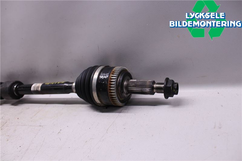 Kia SPORTAGE (QL) 16-21 Drivaxel Fram Höger