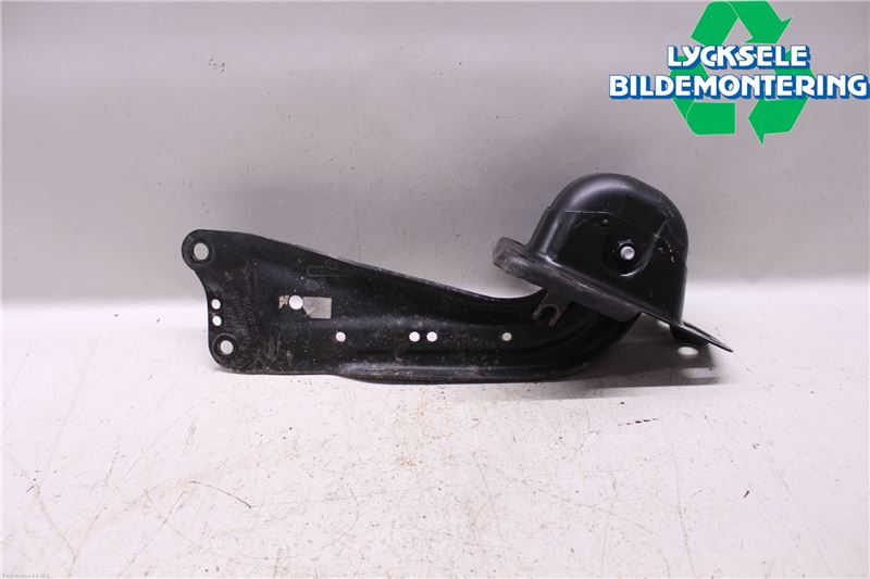 Volkswagen VW PASSAT 15-19 Bärarm Bak Vänster