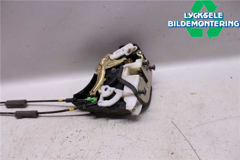 Mitsubishi L200 06-15 Låskista-Dörrlås