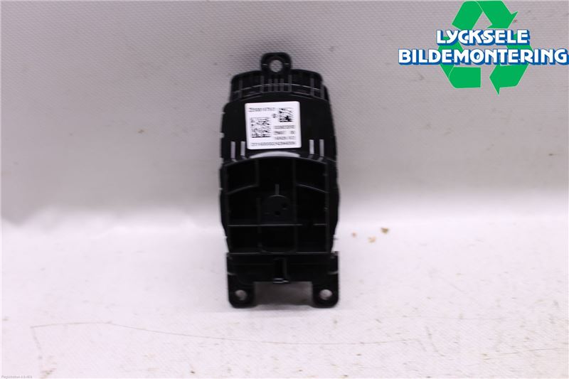 BMW 3 F30/F31/F80 12-19 Strömställare Färddator