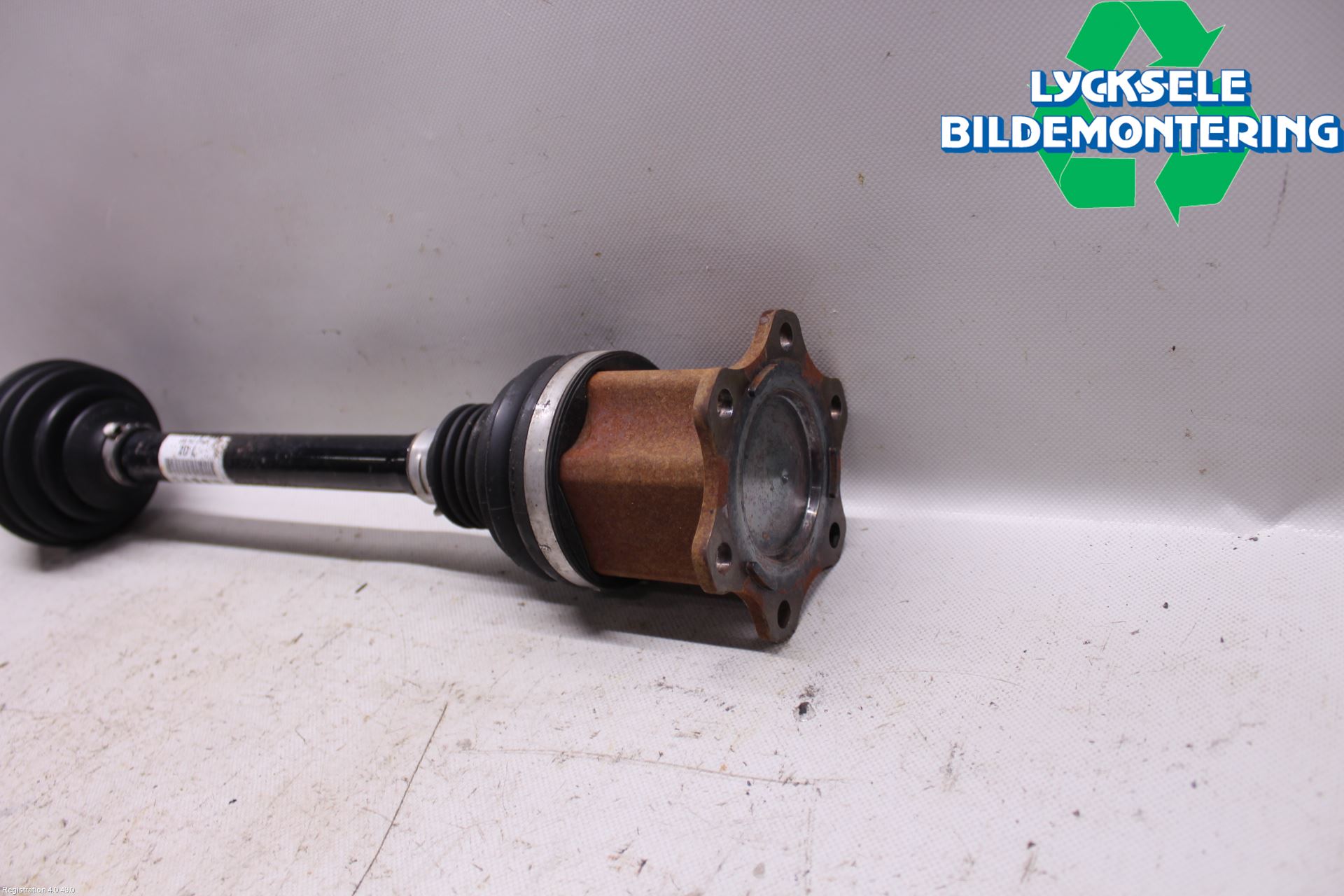 Volkswagen VW PASSAT 11-14 Drivaxel Bak Höger