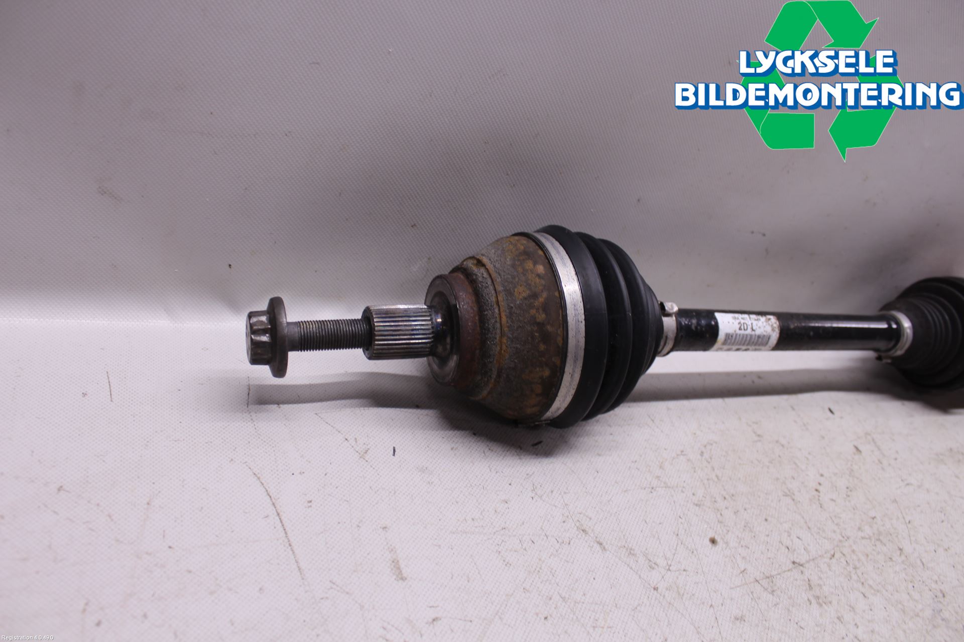 Volkswagen VW PASSAT 11-14 Drivaxel Bak Höger