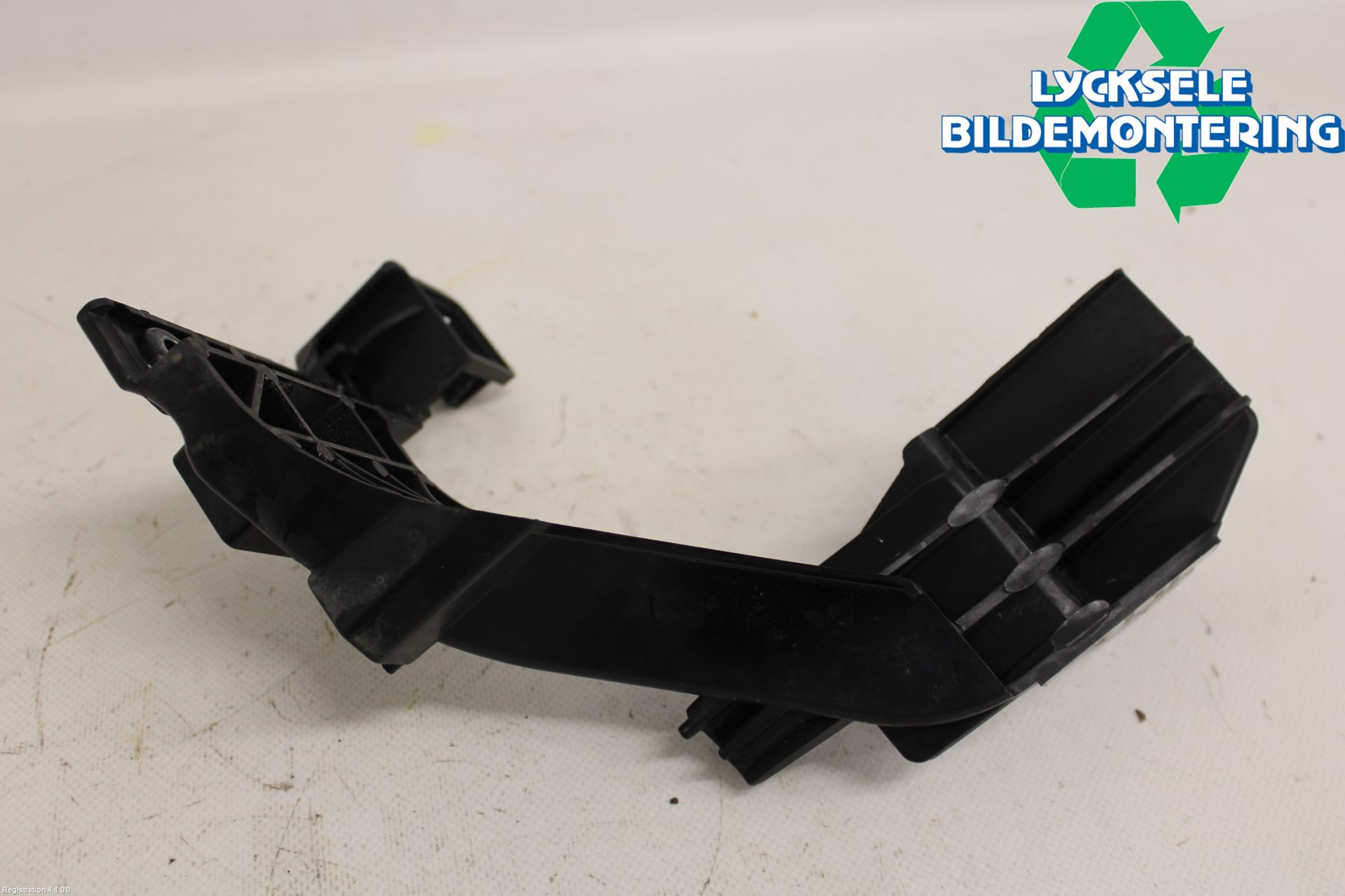 Kia CEED 12-18 Strålkast Fästsarg