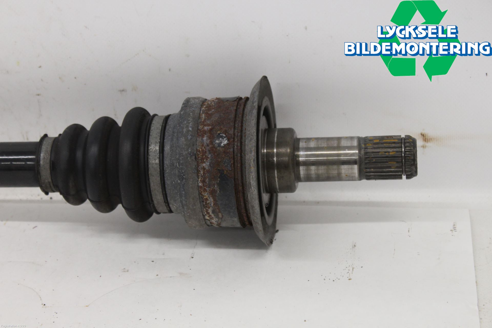 BMW 5 F10/F11/F18 09-17 Drivaxel Bak Höger