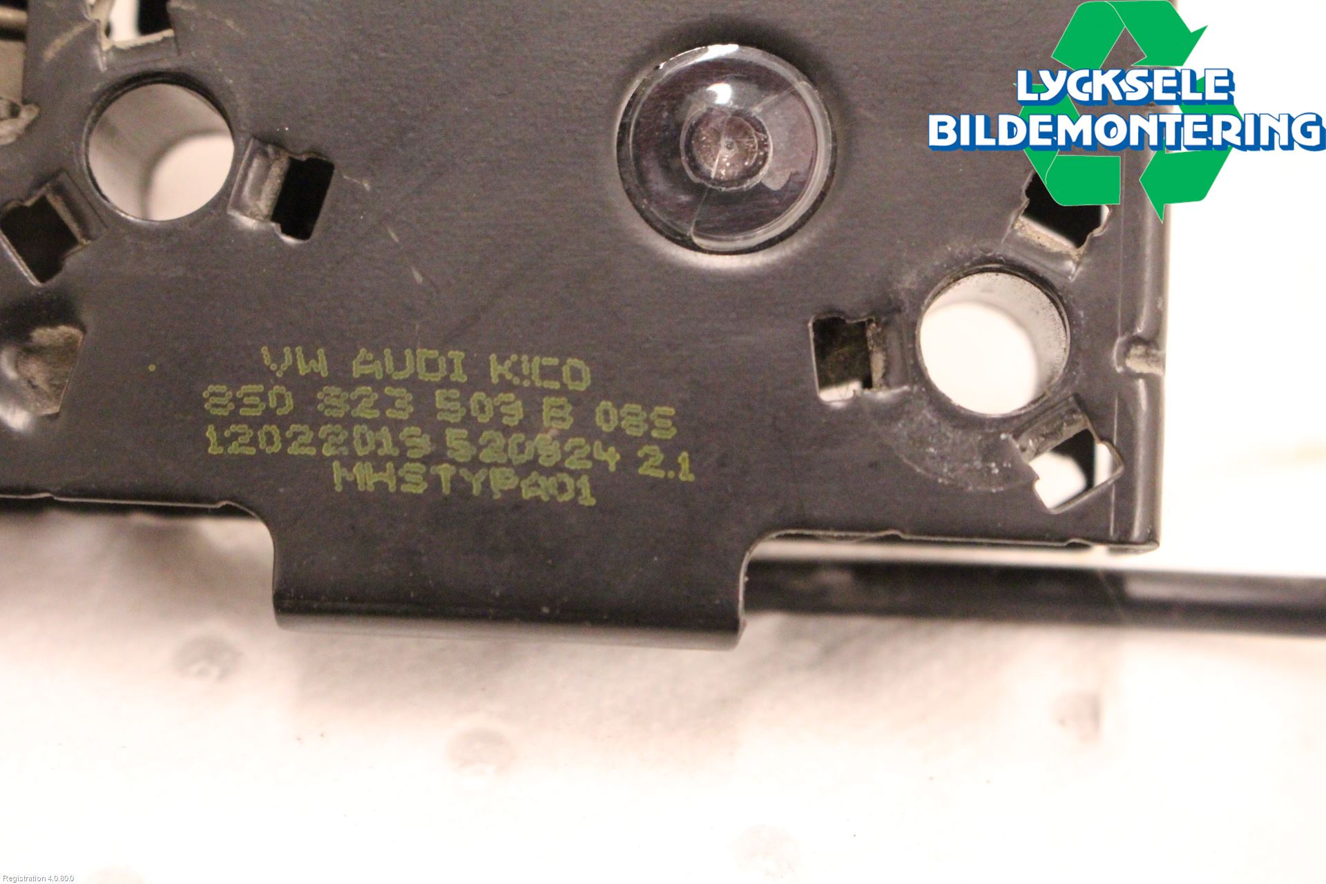 Volkswagen VW POLO VI 18->> Huv Spärr