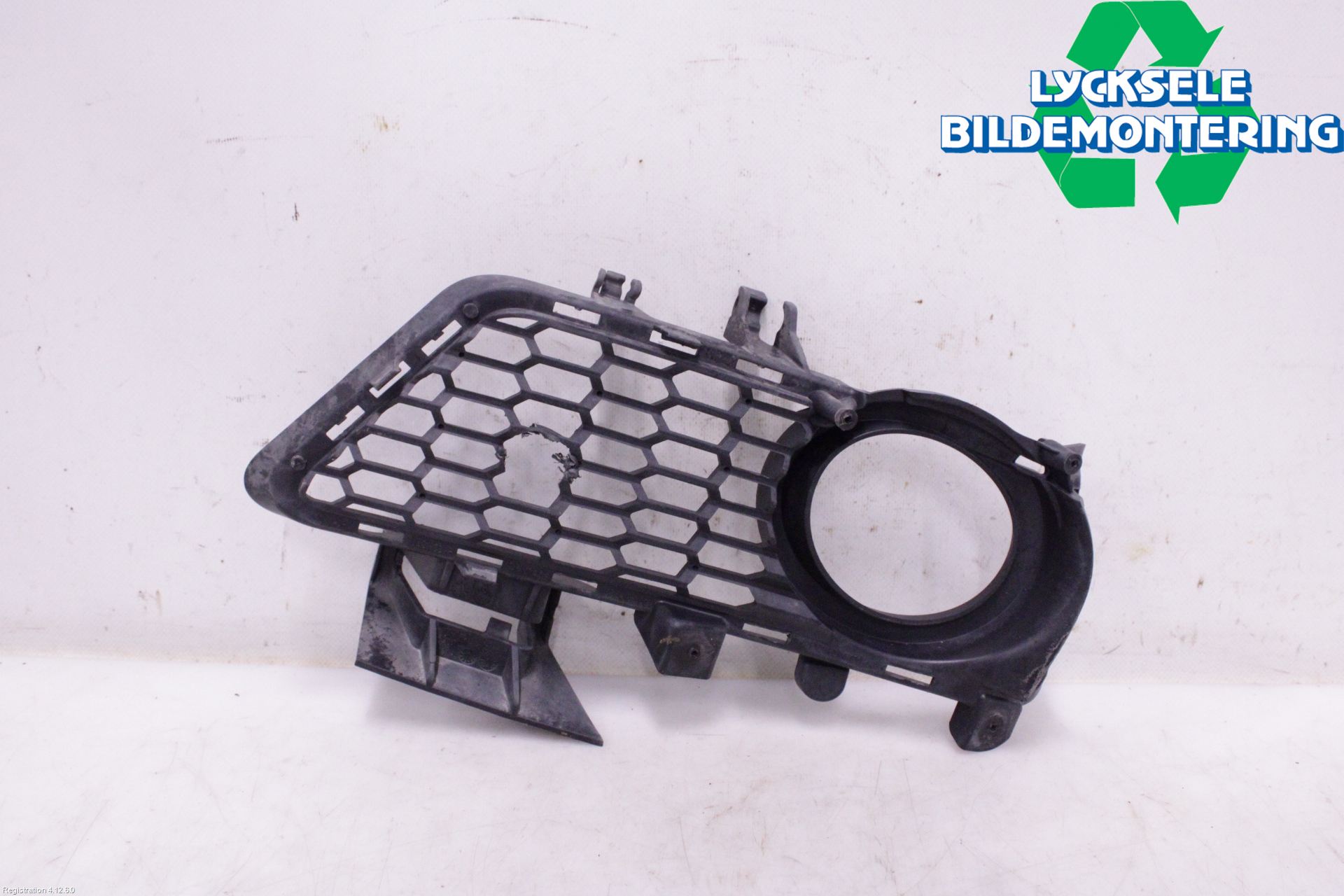 BMW 3 F30/F31/F80 12-19 Dimljussarg Fram