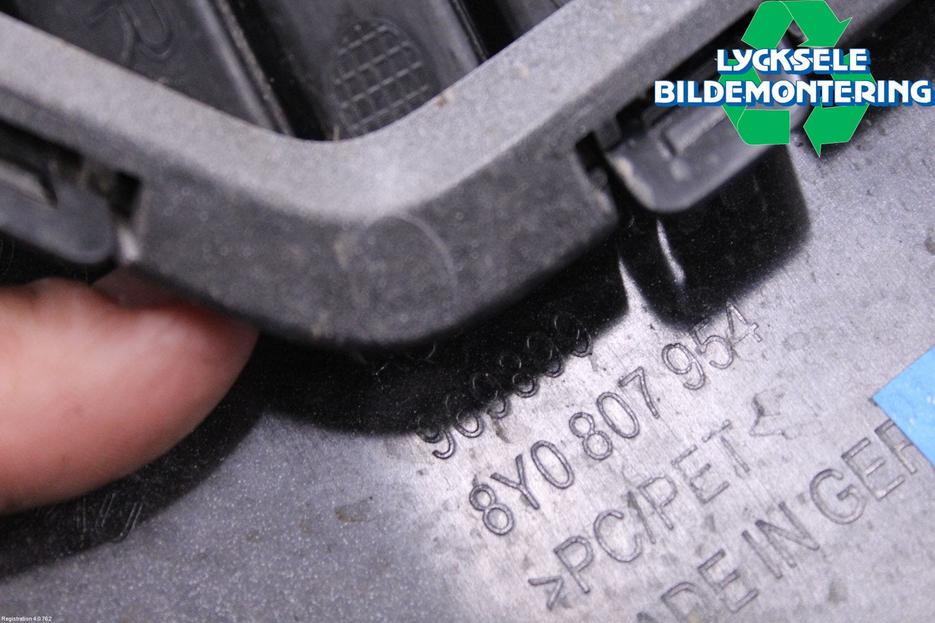 Audi A3/S3 8Y 21- Grilldel Höger