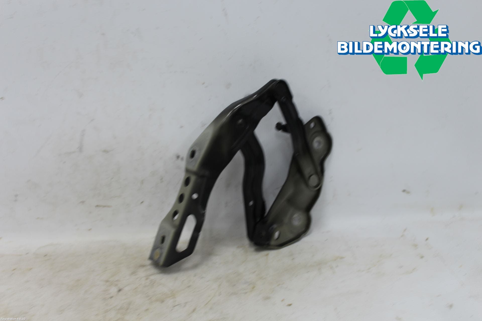 Skoda KODIAQ 17-24 Huvgångjärn