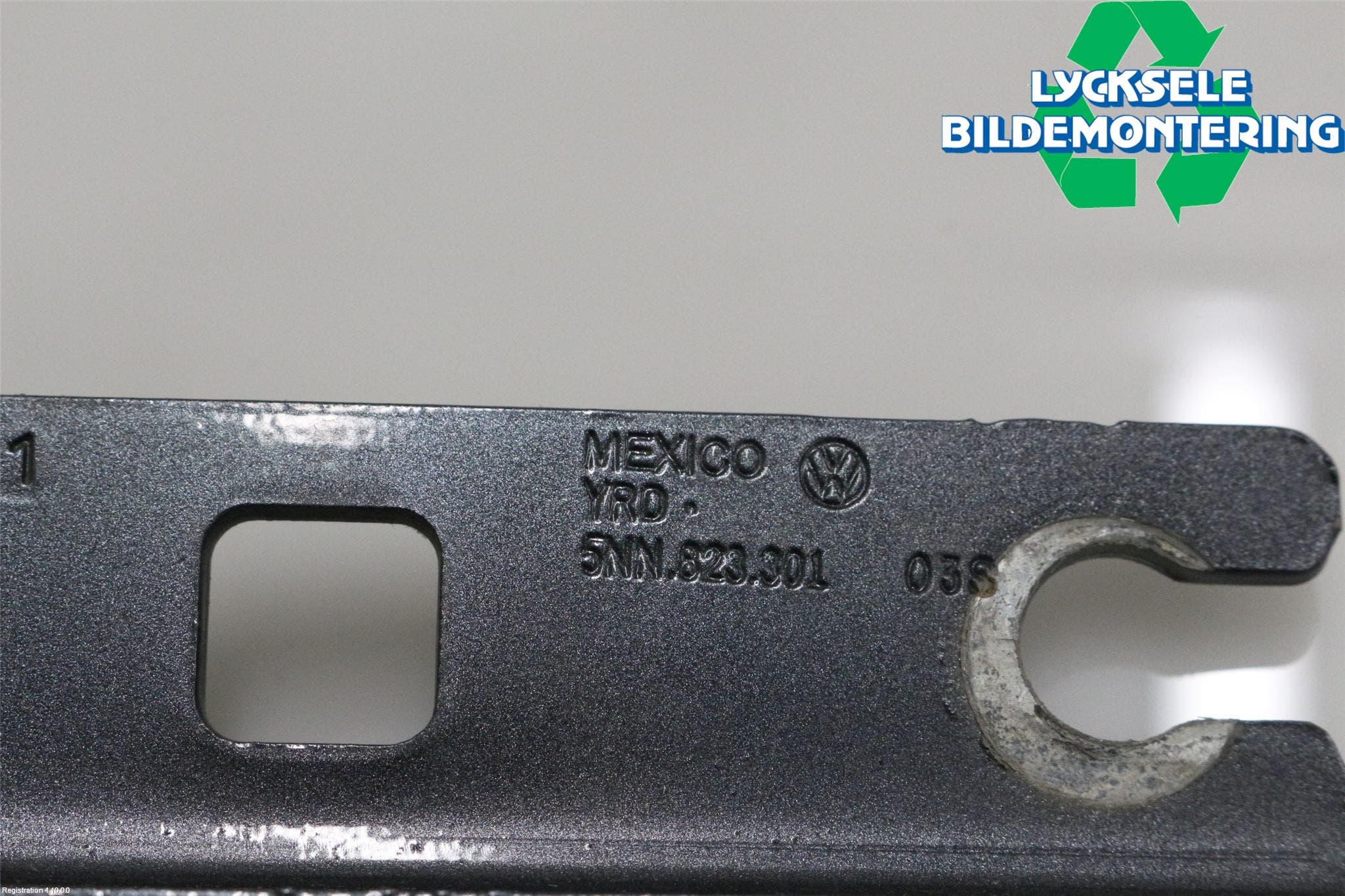 Volkswagen VW TIGUAN 16-24 Huvgångjärn