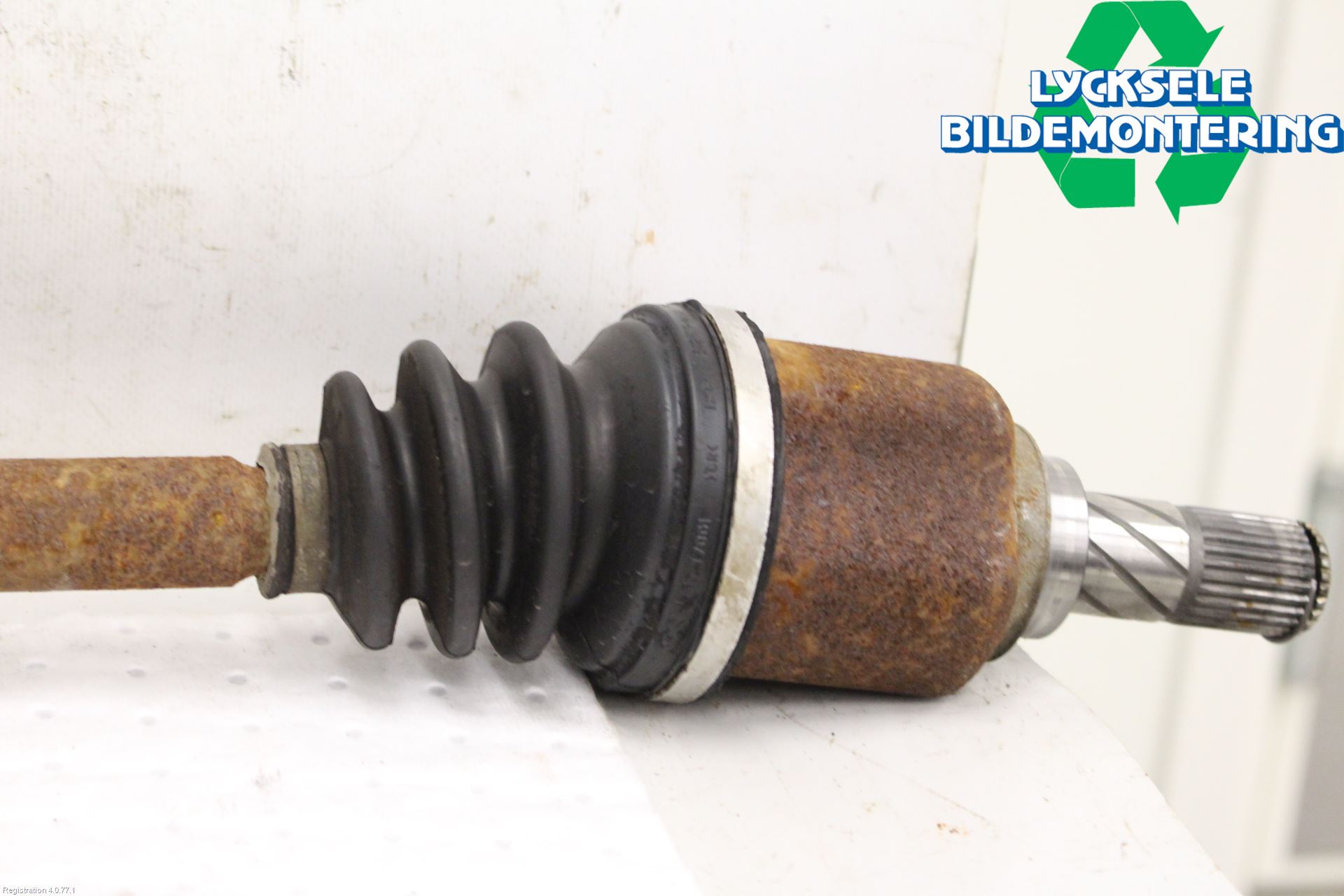 Nissan NOTE E11 06-14 Drivaxel Fram Höger