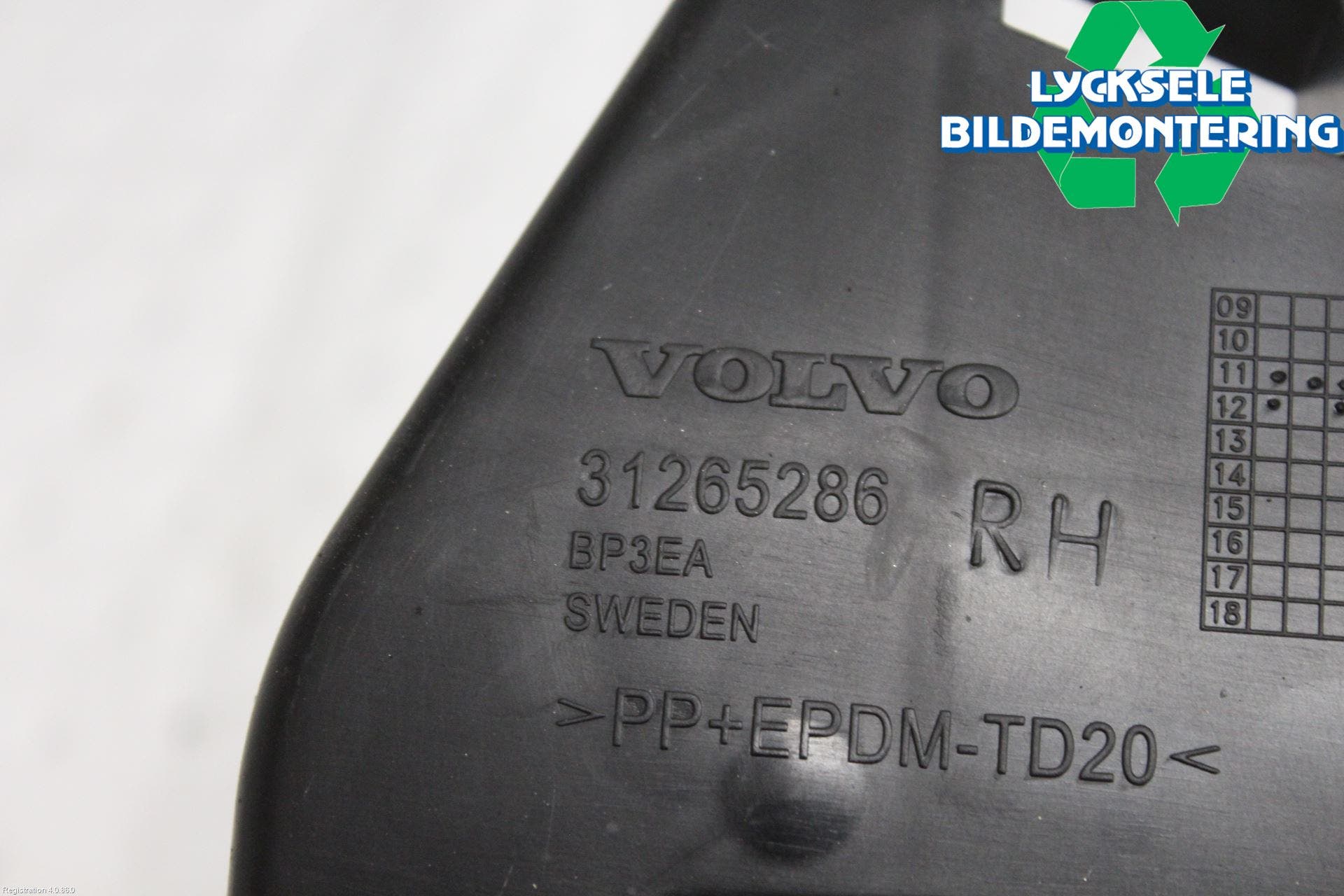 Volvo V60 11-13 Stötfångarfäste Bak Hö