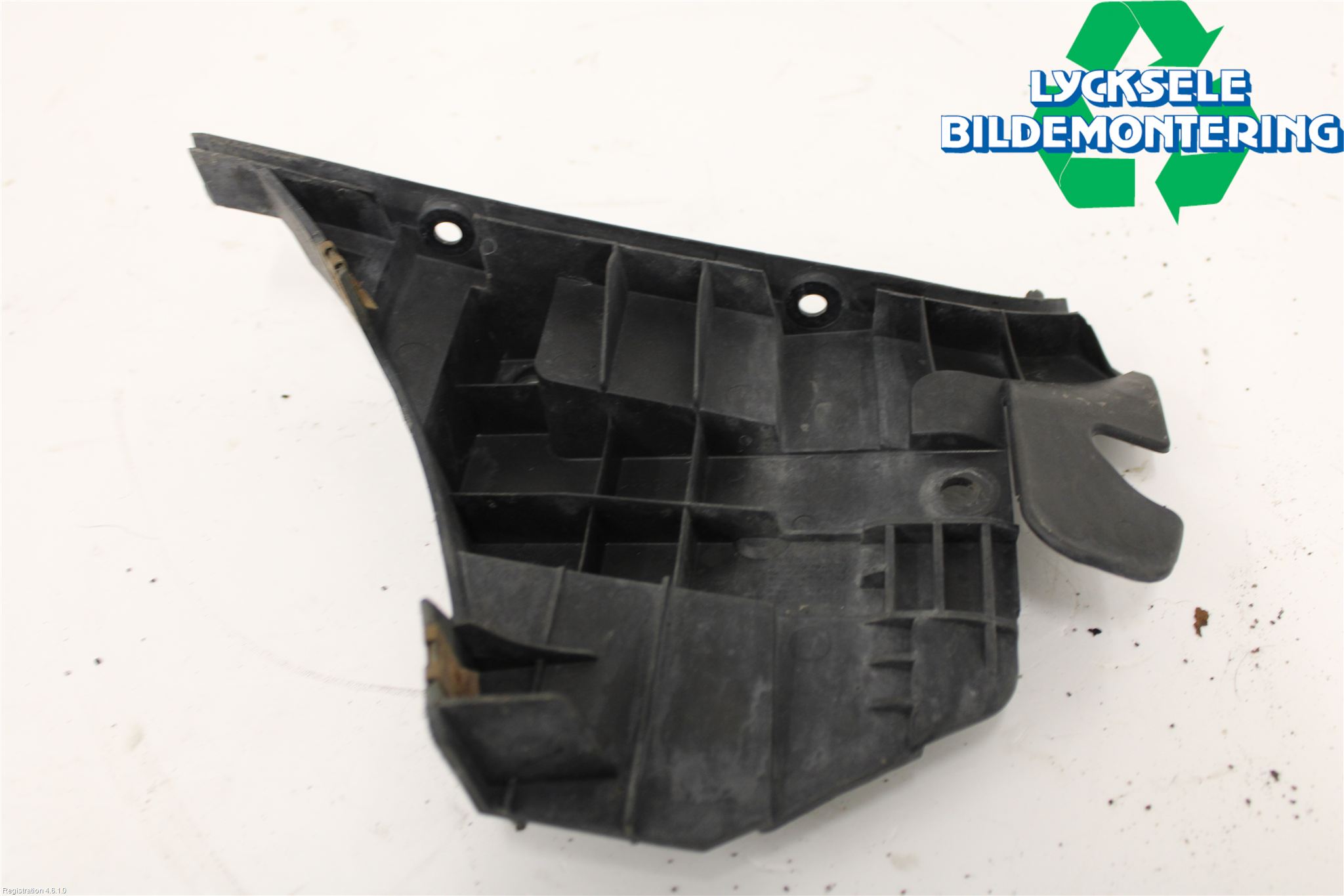 Volvo V70 08-13 Stötfångarfäste Fram Hö