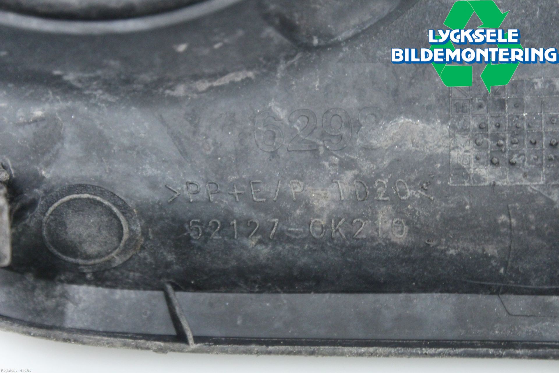 Toyota HILUX 16- Stötfångardel Fram Hö