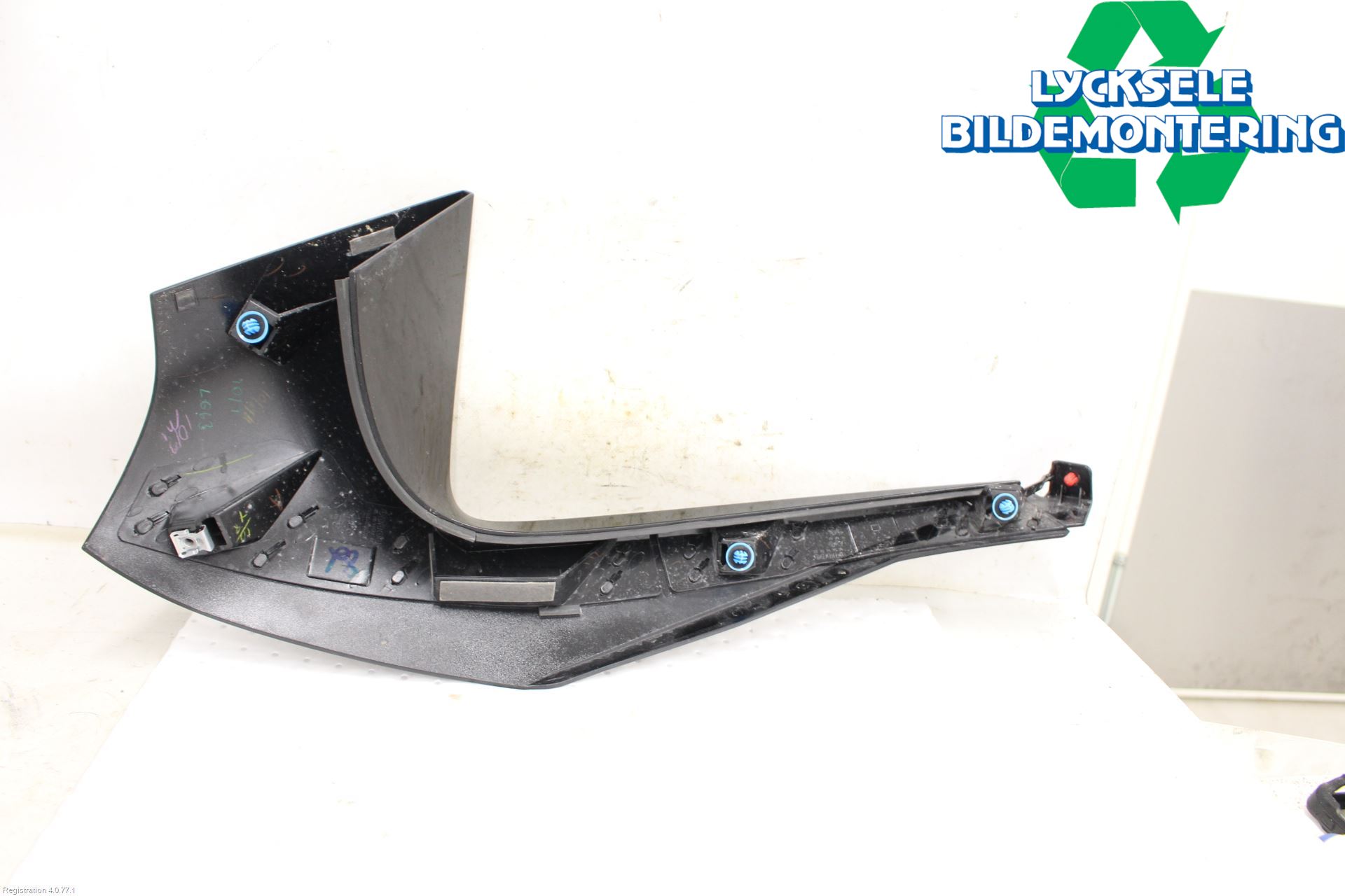 Nissan LEAF 18- Spoiler Bak