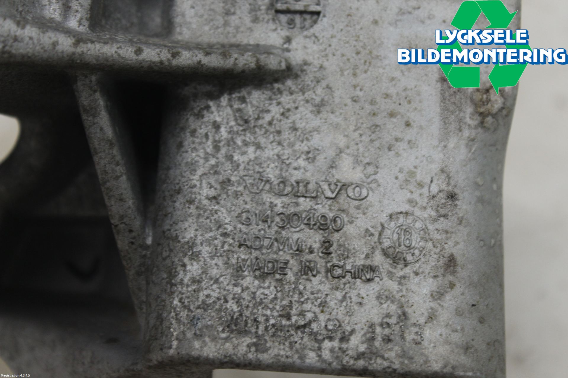 Volvo V60 19- Motorfäste